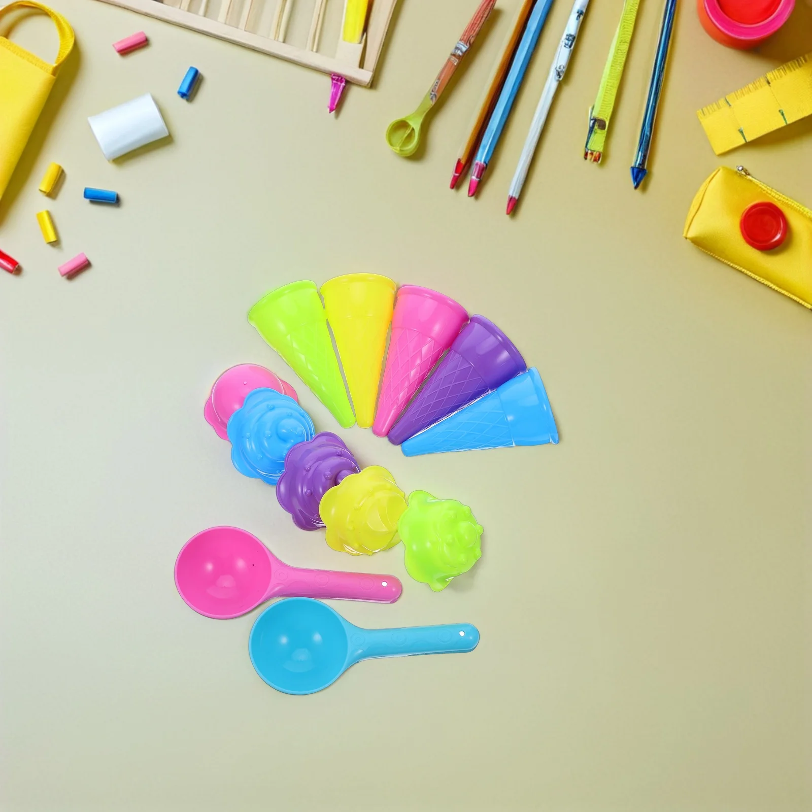 2 conjuntos de cones de sorvete de plástico crianças praia areia brinquedos cones de sorvete copos e colher ao ar livre à beira-mar brinquedos para crianças para