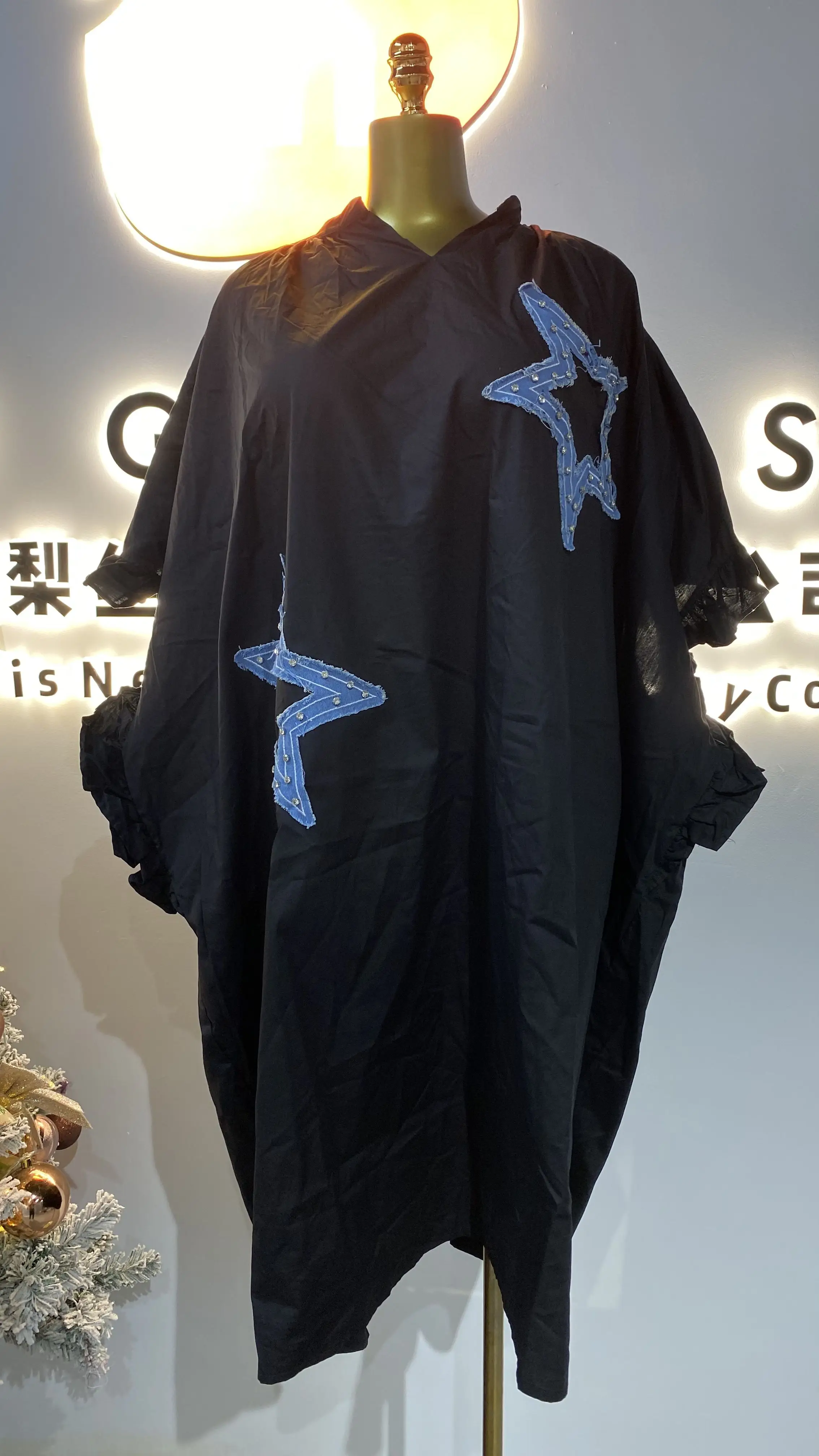 

2025 новая модная летняя свободная однотонная повседневная короткая юбка с вышивкой на груди-GZMM299