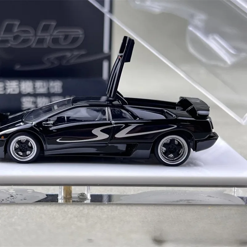 MT 1:64 Lamborghini Diablo SV Phantom Jumping Light Cabin Adjustable Alloy Car Model, Desktop Ornament, Adult Collectibles.