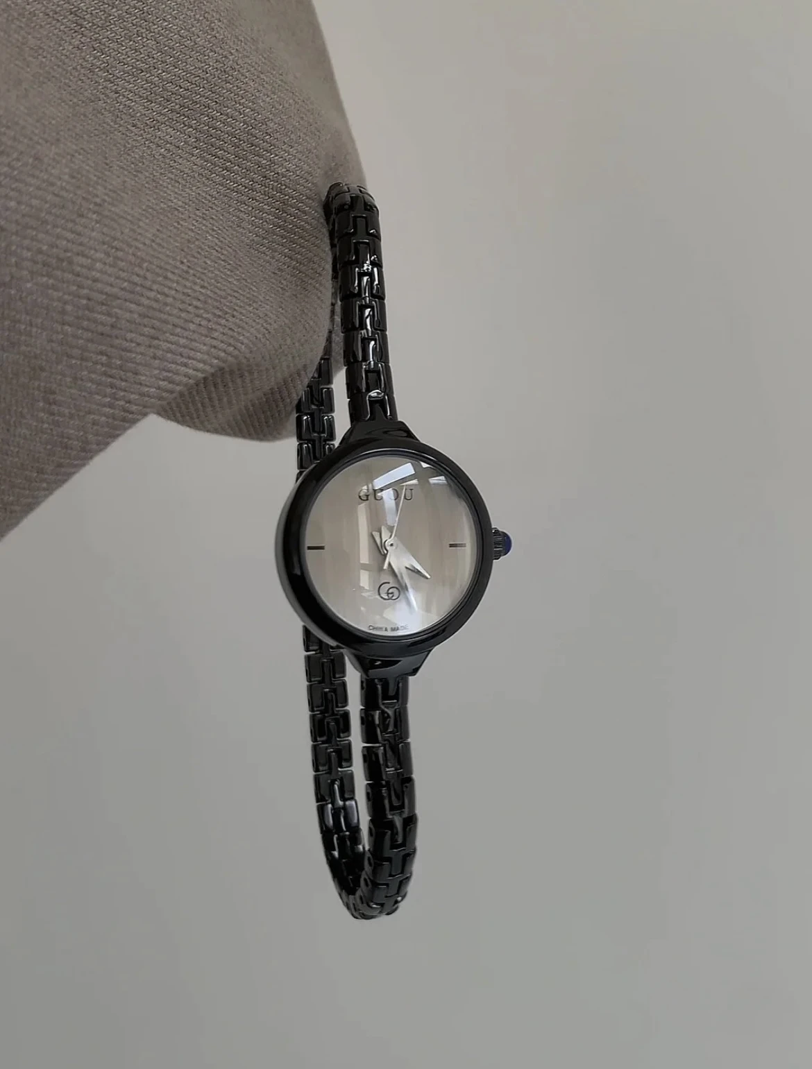 

Exquisite ladies' watchblack and gray small dialhigh-end luxury fashionversatile chain quartz watch for womengift for girlfriend