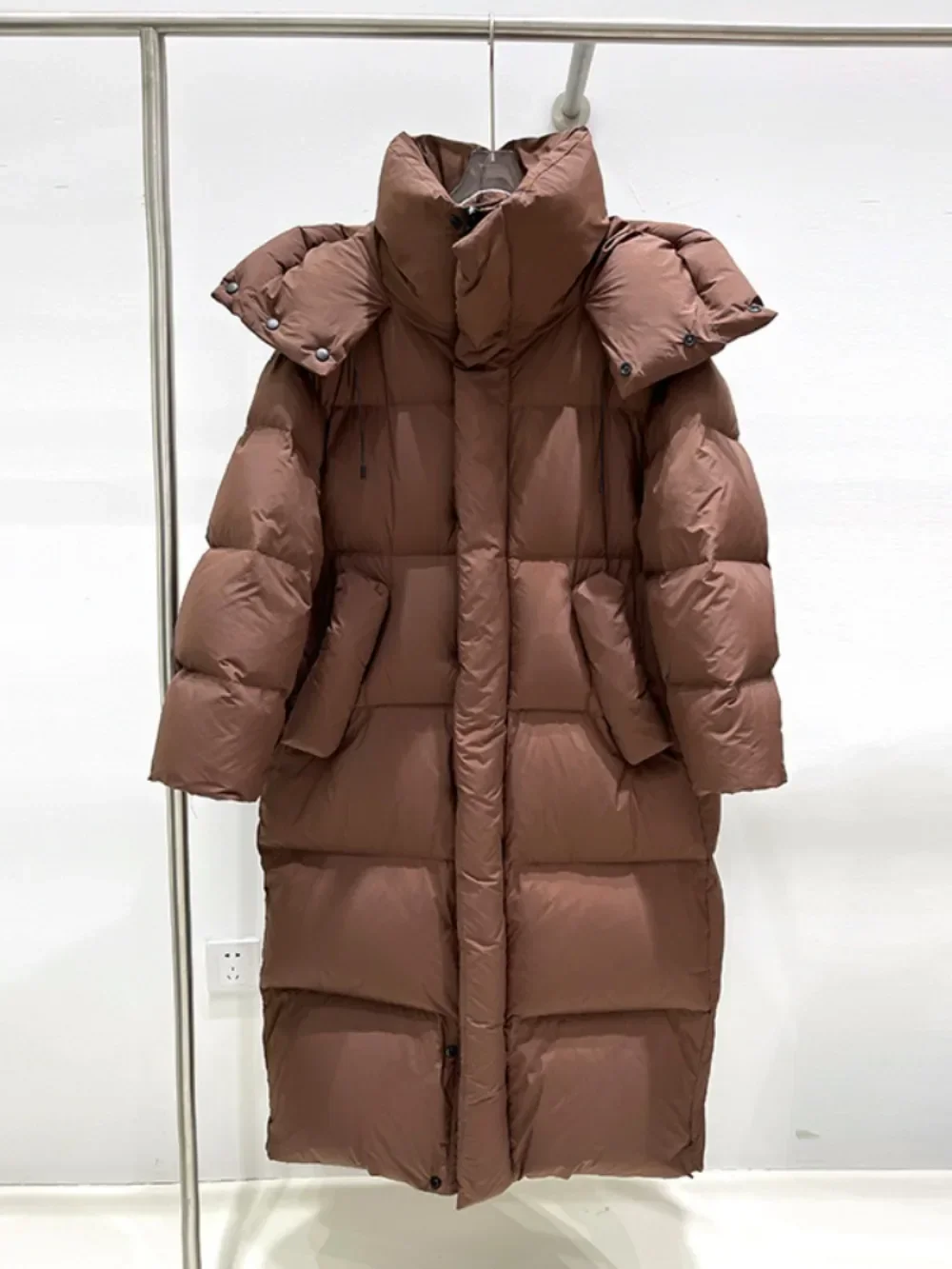 2025 nueva moda de invierno gruesa cálida con capucha chaqueta acolchada con capucha abrigo de plumón de pato blanco Parka informal para mujer