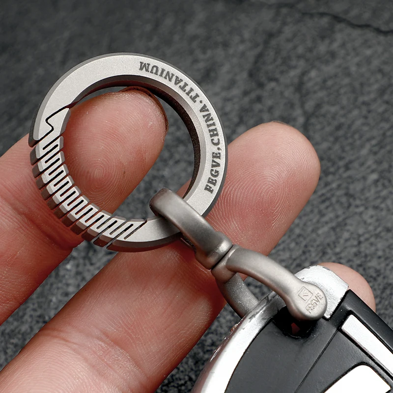 Titanium Men Car Keychain Rotatable Buckle High Quality Key Chain Ultra Lightweight EDC Key Ring Holder Upscal Gift For Couples