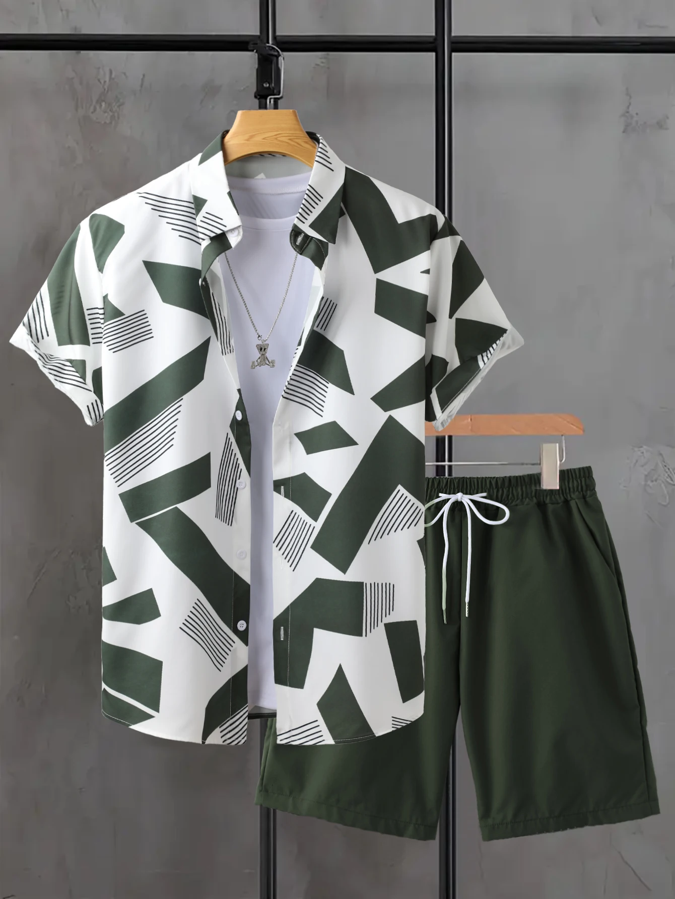 

Men's green fresh striped printed shirt short-sleeved shirt and shorts set