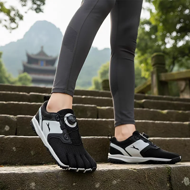 2026 New Women Outdoor Off-road Shoes Unisex Split Toe Shoe Women FiveFinger Casual Sneakers Couple Five Toe Running Shoes 35-47