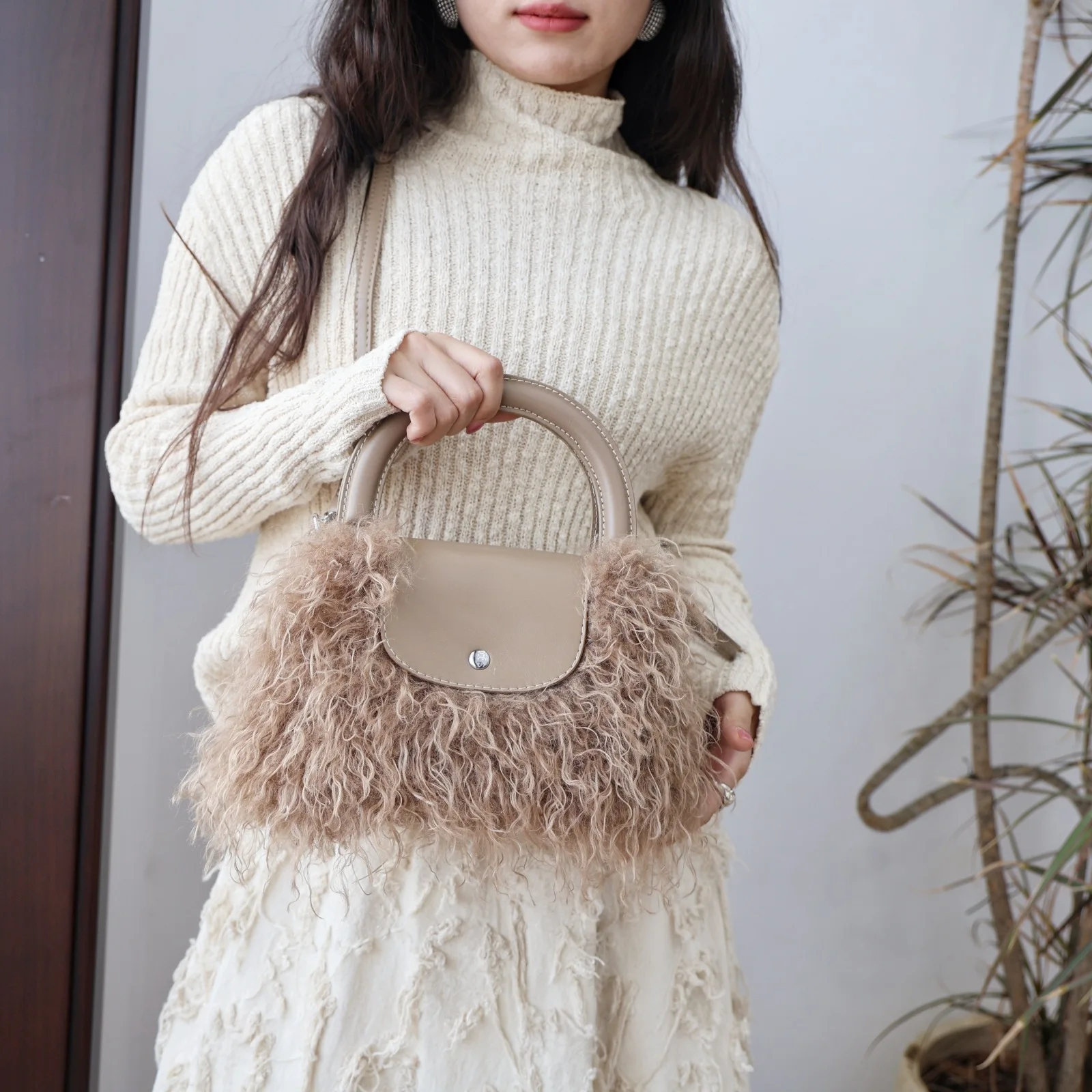 새로운 우아한 가죽 여성용 메신저 백 하이 엔드 럭셔리 시크 라이닝 트렌디 데일리 통근 빈티지 캐주얼 백 ​