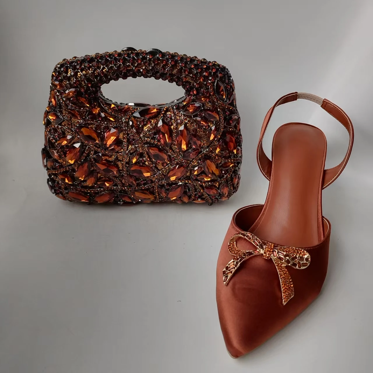 

Комплект женской обуви и сумки LNATISNOVA для вечеринок и свадеб: туфли на каблуке со стразами и сумочка, босоножки с нигерийскими камнями