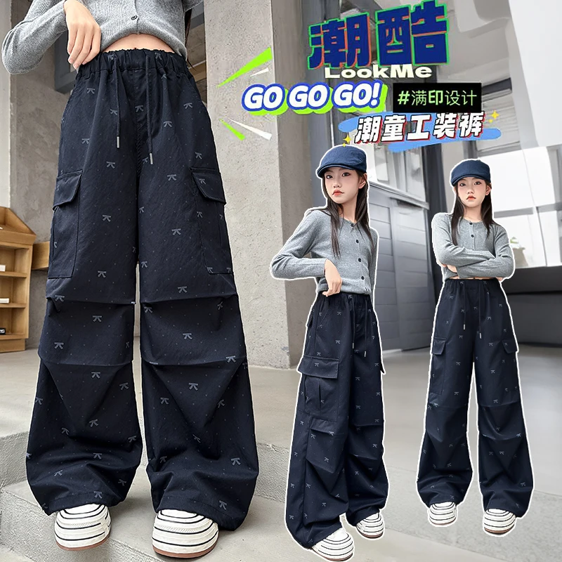 

2025 New Fashionable and Comfortable Cargo Pants with Large Pockets, Pleated Design, and Stylish Print Long Pants