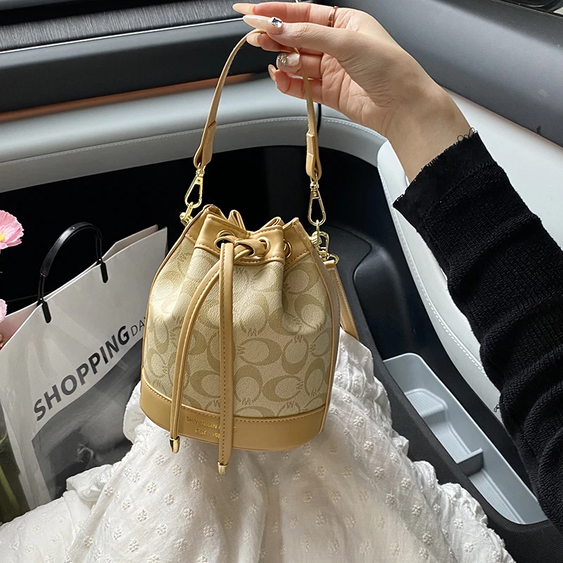 

Stylish Leather Shoulder Bag for Women Crossbody Bag Messenger Bag Combo Fashion Luxury Designer Brand