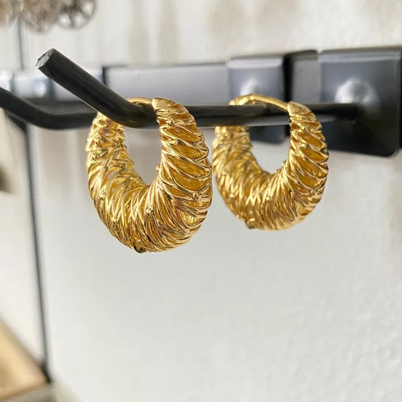 Modern Jewelry European and American Design Hollow Hoop Earrings For Women Party Gifts Cool Trend Ear Accessories Hot Selling