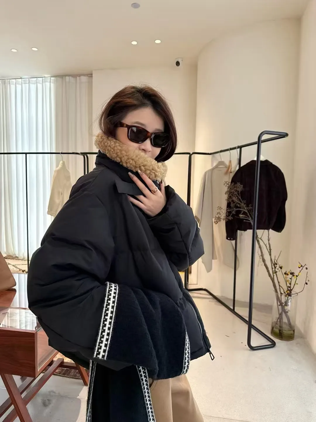 

Asuixiu Design Sense Splicing down Jaet Korean Sle Straight Tube Warm Bread Sle Coat with Fur Collar Winter New Arrival