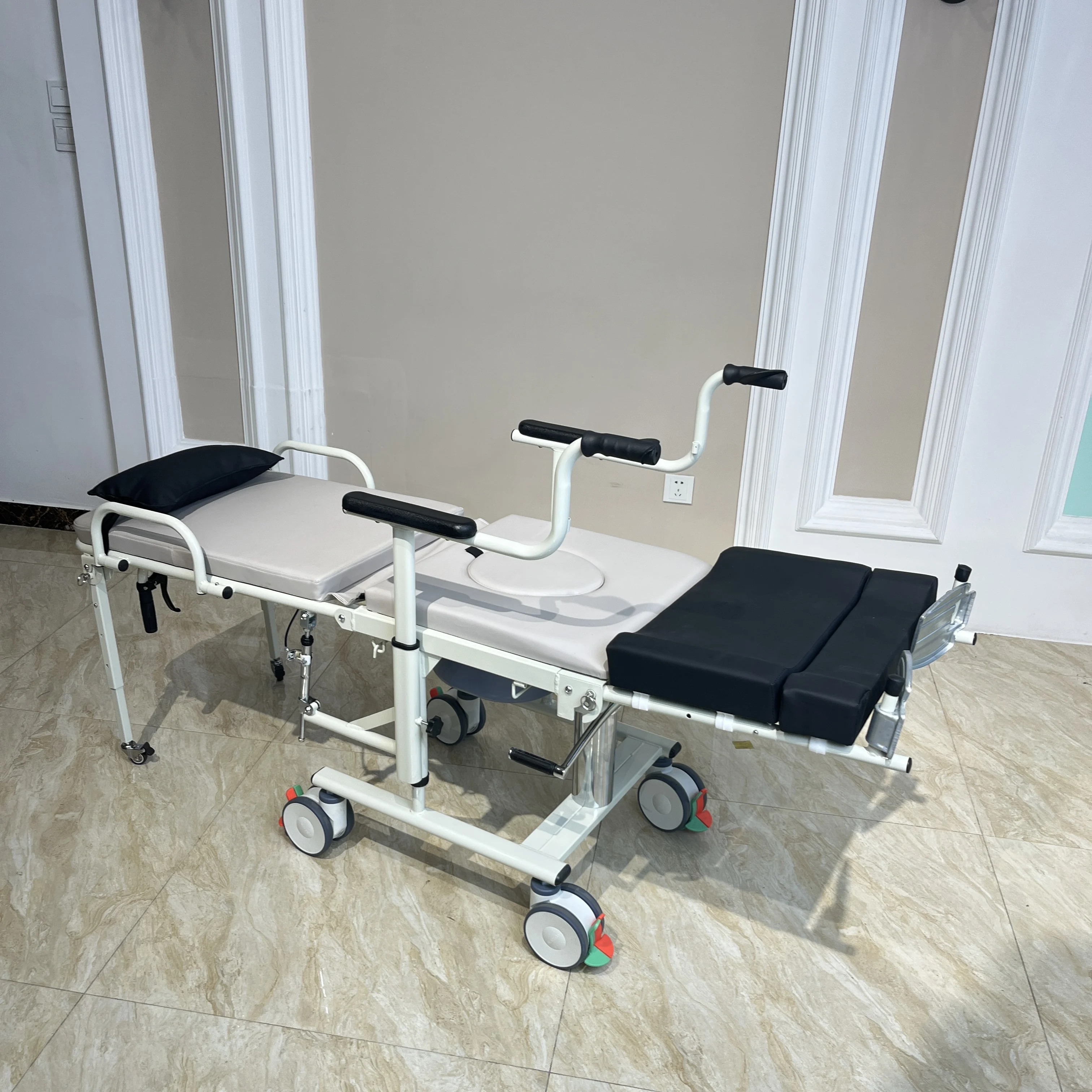 Hydraulische hefstoel voor ouderenzorg, toilet, douche, patiëntenverplaatsing, verstelbaar, lichtgewicht, badkamerveiligheidsuitrusting