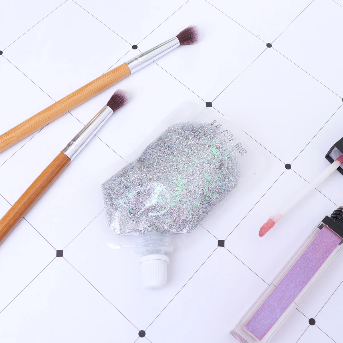 

Bag Silver Sequin Body Gel Brilliant Paillette Glitter for Makeup Party Decor Long-Lasting Silky Shine Color Professional