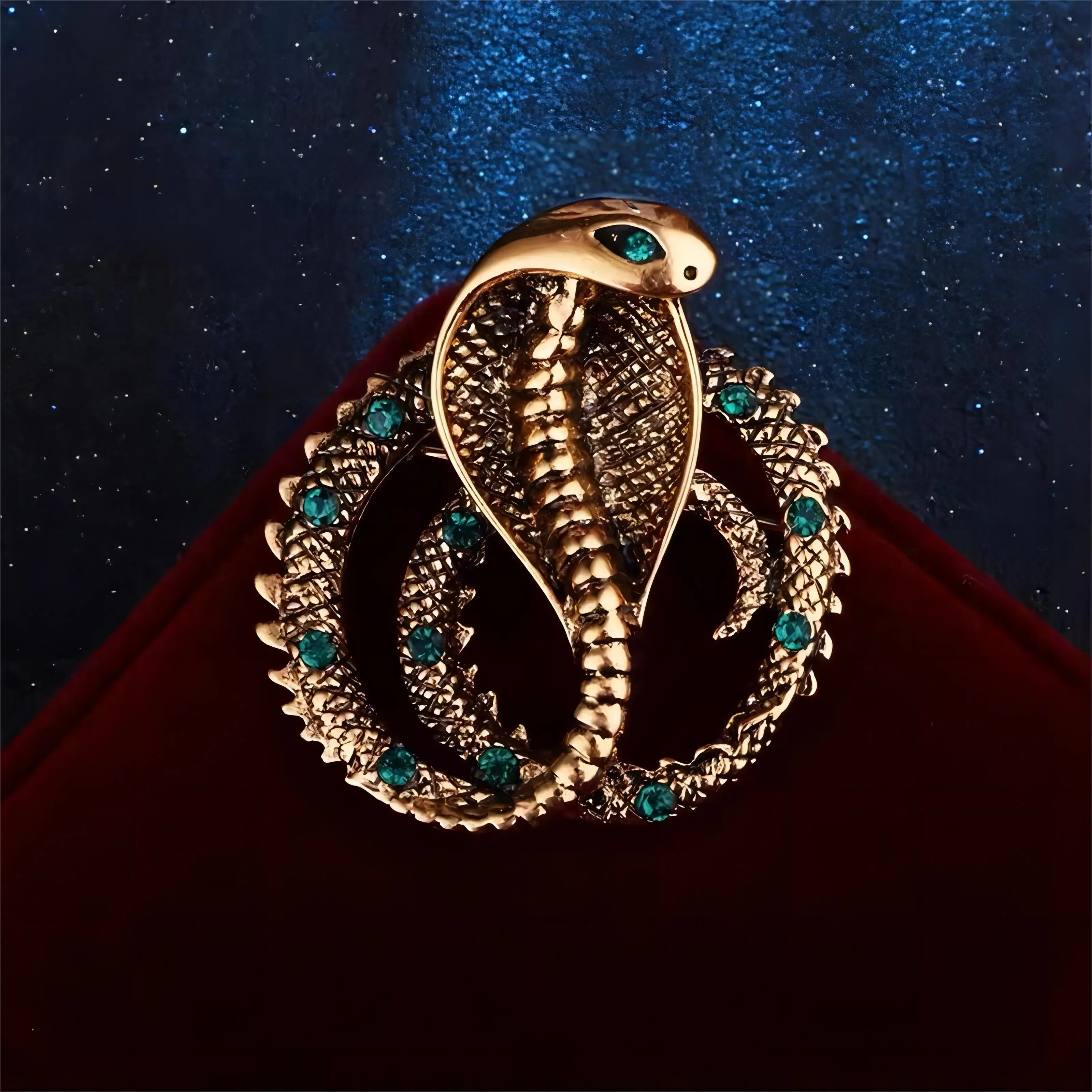 Vintage Rhinestone Snake Brooches for Women Cobra Animal Pins Event Party Backpack Decoration Clothes Accessories