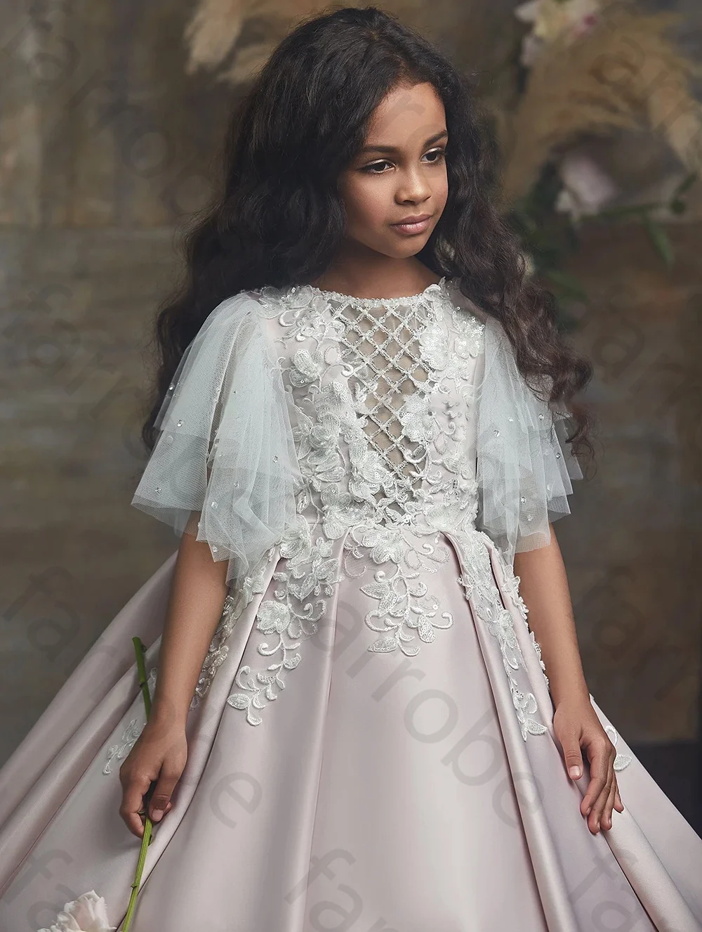 Customized Luxury Pink Flower Girls Dresses Lace Applique Sequin Beaded Childs Prom Gown Satin Floor Length Beautiful Kids