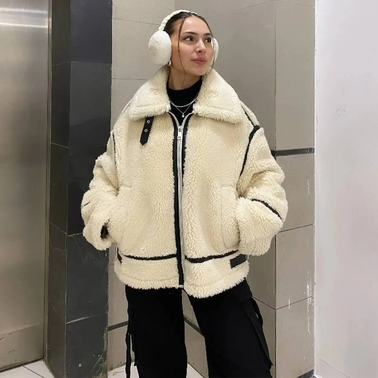 

Autumn And Winter New Women's Leather Contrast Color Lamb Wool Lapel Long Sleeve Loose Warm Motorcycle Jacket