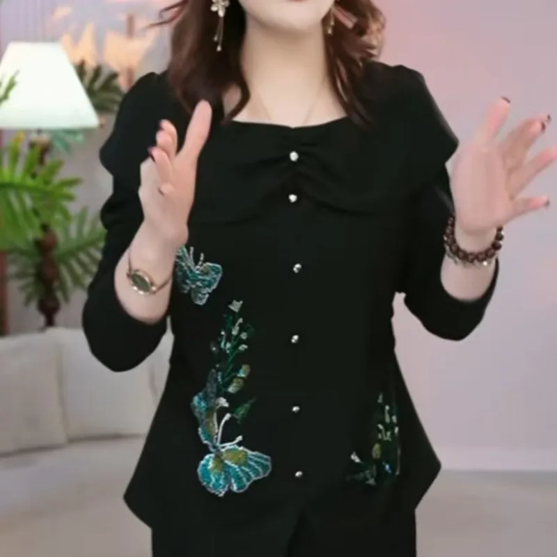 

Light Luxury Fashionable Butterfly Perm Top Autumn New Design Versatile Square Neck Chic T-shirt