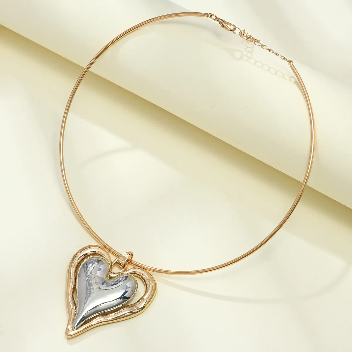 أسود القلب قلادة قلادة للنساء الجوف التدريجي مطعمة البستوني طوق المختنق قلادة موضة الرقبة دائرية هوب مجوهرات هدية