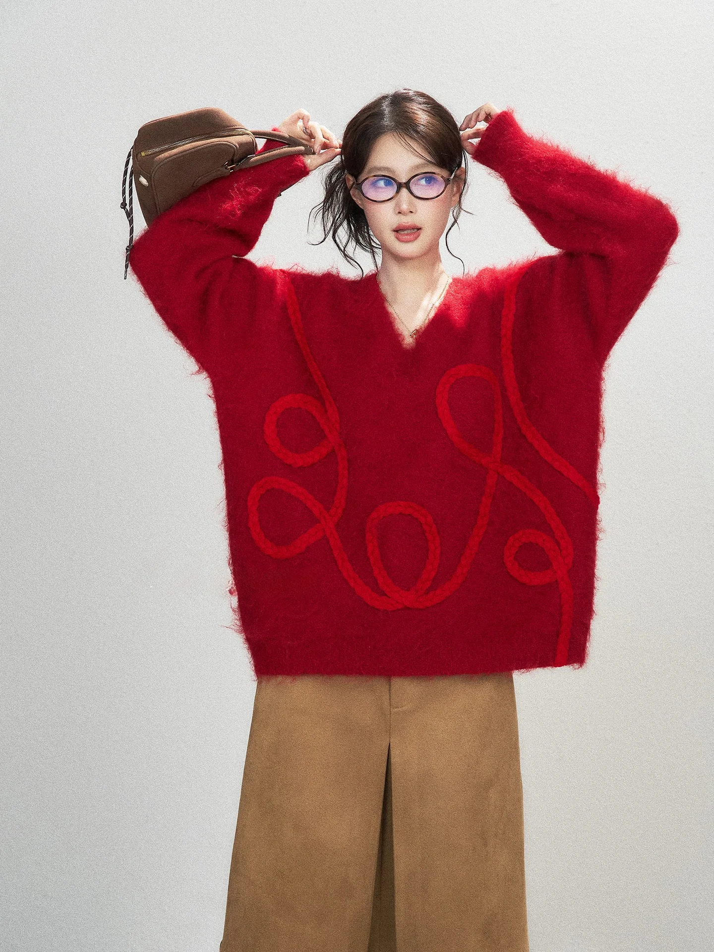 

Red V-Ne Soft Faux Camere Knitted Sweater Women's Winter Design Sense Stier Overhead irt Exquisite Embroidery Long Sl...