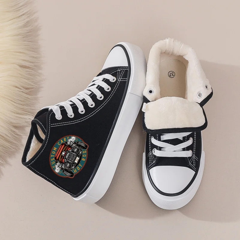 

Женские черные высокие парусиновые туфли на флисовой подкладке: ретро-графический принт, шнуровка. Тепло на осень и зиму. Пара джинсов и брюк.