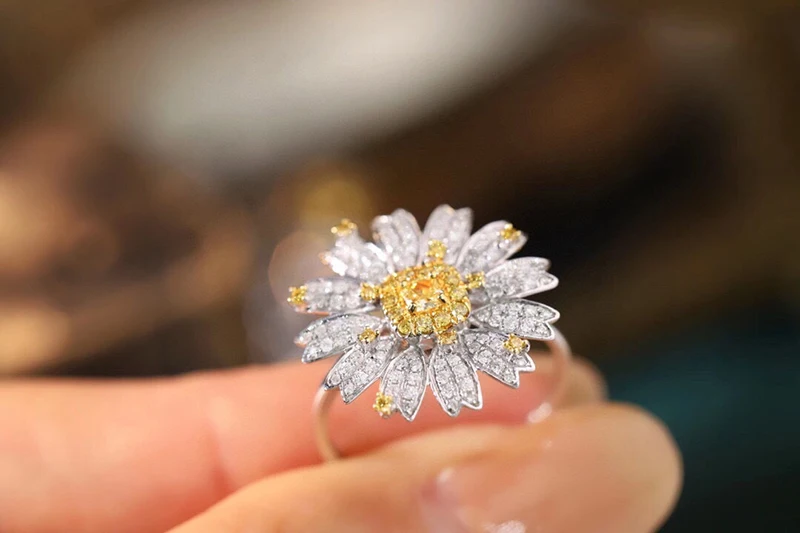 KUGG 100% 18K White Gold Rings Elegant Daisy Shape Real Natural Yellow Diamond Engagement Ring for Women High Wedding Jewelry