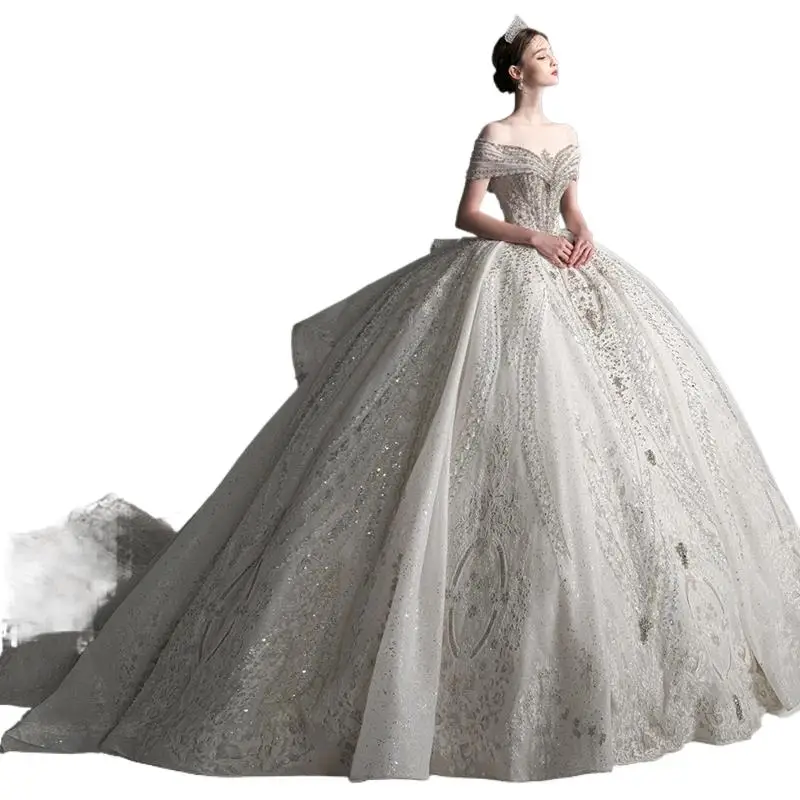 

A new one-shoulder light strapless main fabric dress