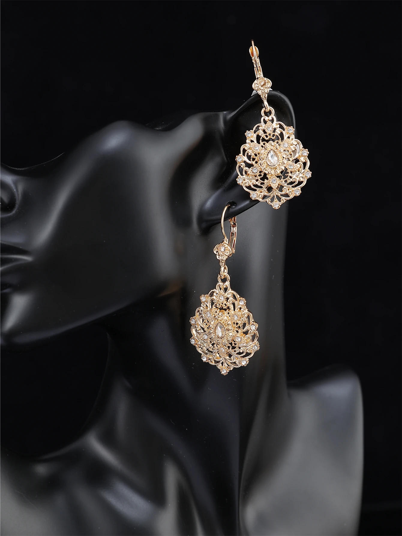 

Stylish Women's Gold Color Earrings Drop Shape Pattern Carved Rhinestone Earrings Moroccan Style Bridal Jewelry