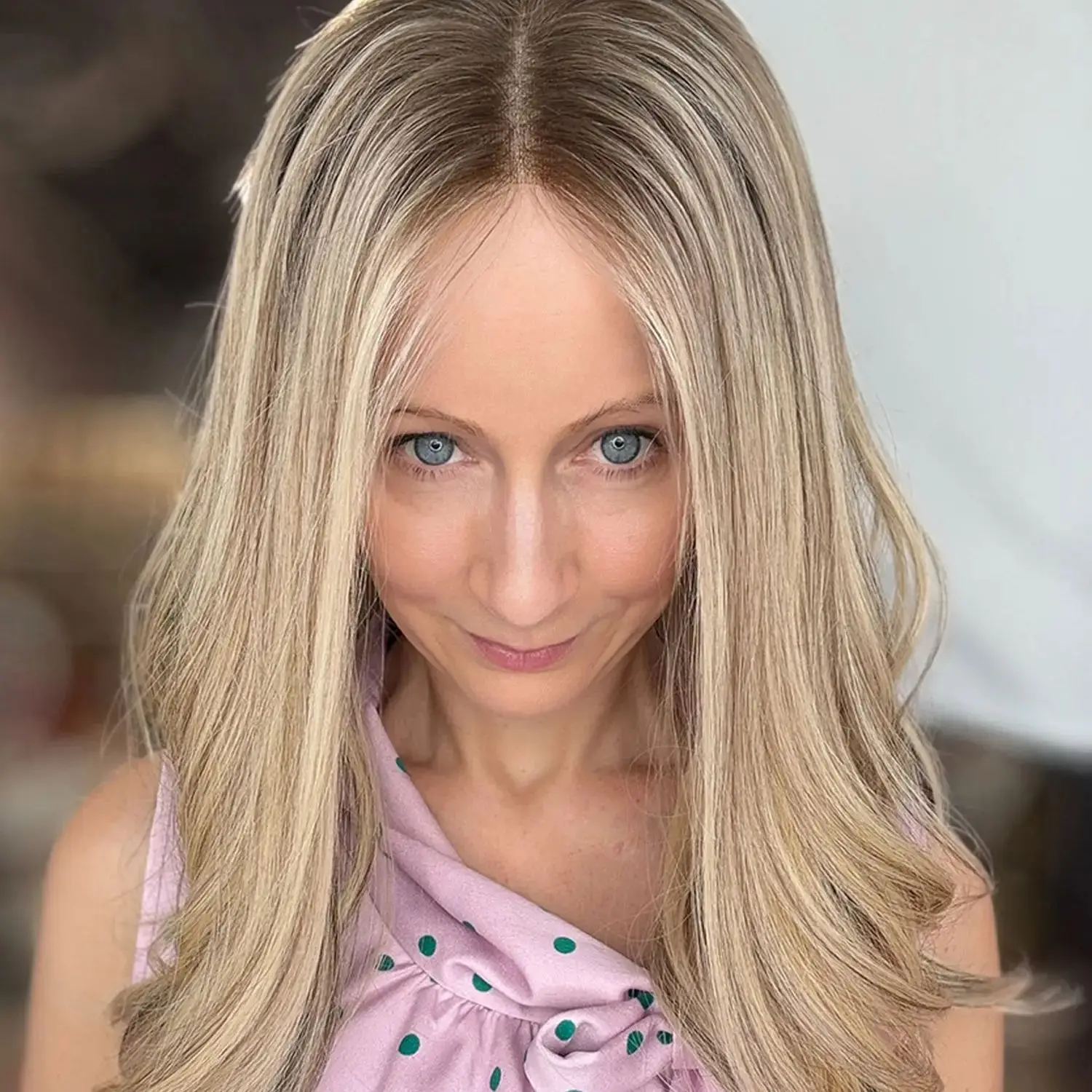 

18 Inches Ombre Ash Platinum Blonde Full Wigs With Dark Roots Highlights Medium Length Long Length High Quality Synthetic Wigs