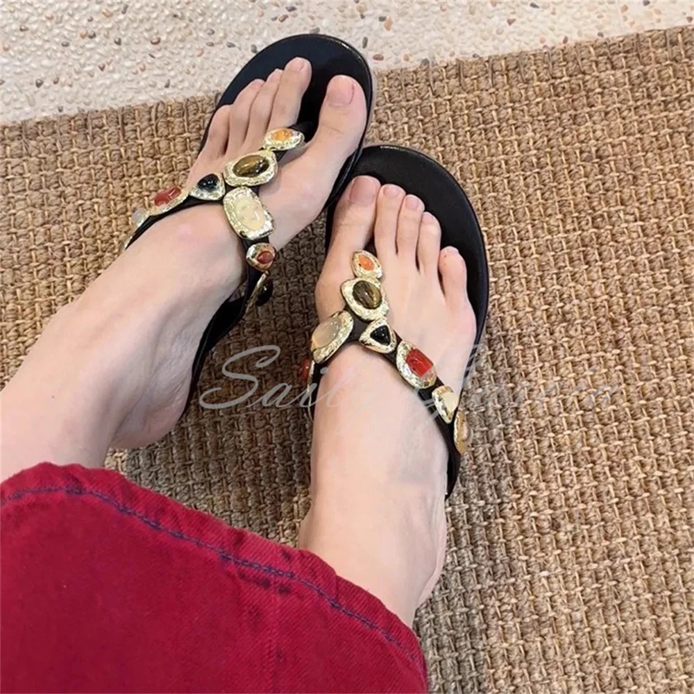 

Новинка 2025 года, римские сандалии с разноцветными драгоценными камнями, летняя верхняя одежда, пляжные модельные туфли с круглым носком и плоской подошвой в стиле Vocation