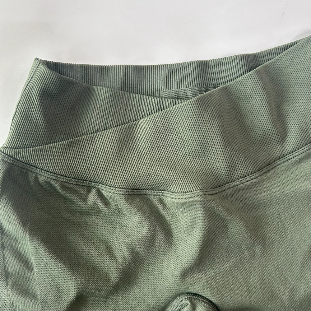 Damen Flared Leggings Nahtlose Yoga-Hose mit überkreuztem V-förmigem Bund Flared Gym-Leggings Sport-Workout-Hose Gym-Tights – Detail 10