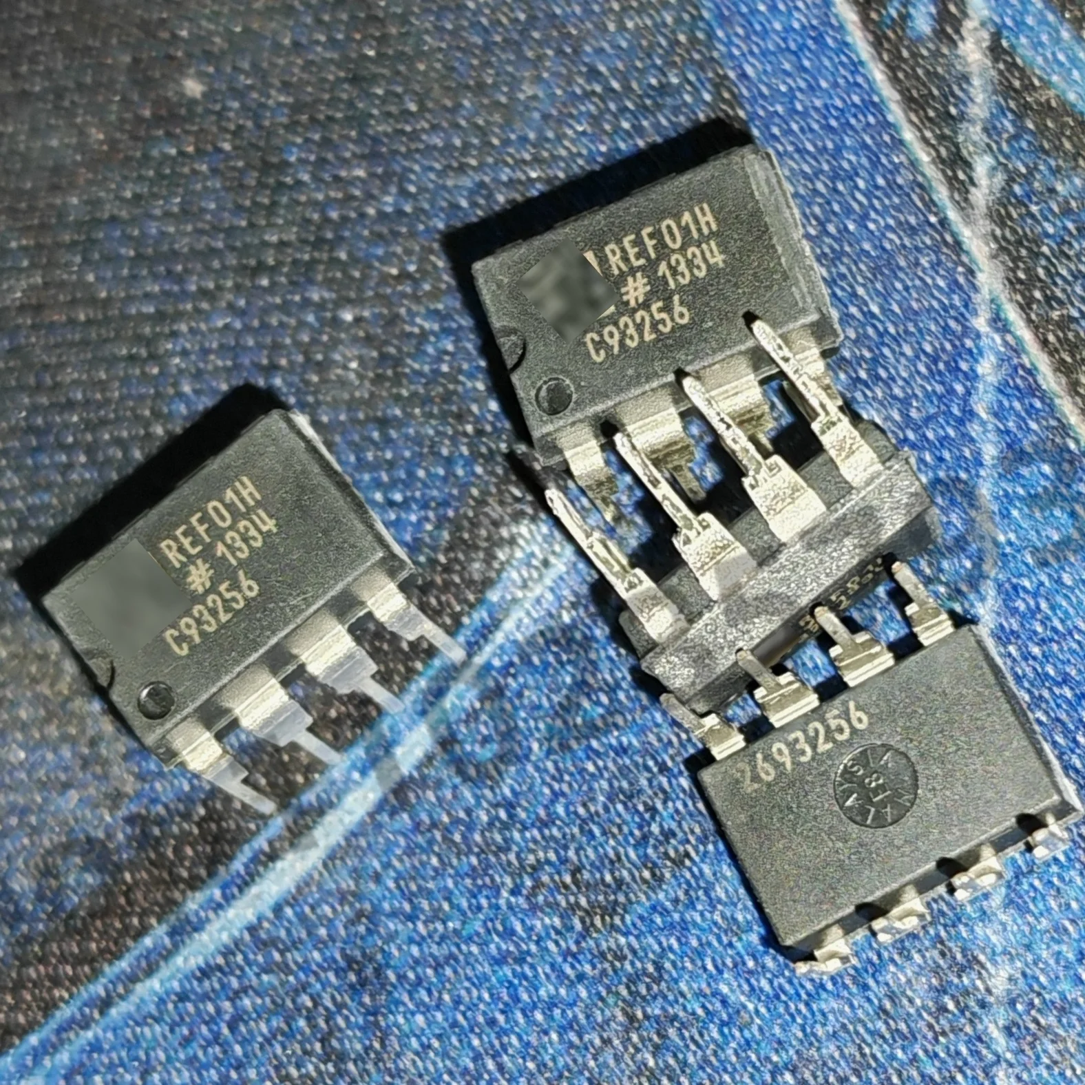 REF01HPZ REF01H 2 pcs/lot DIP puce de référence de tension spot d'origine