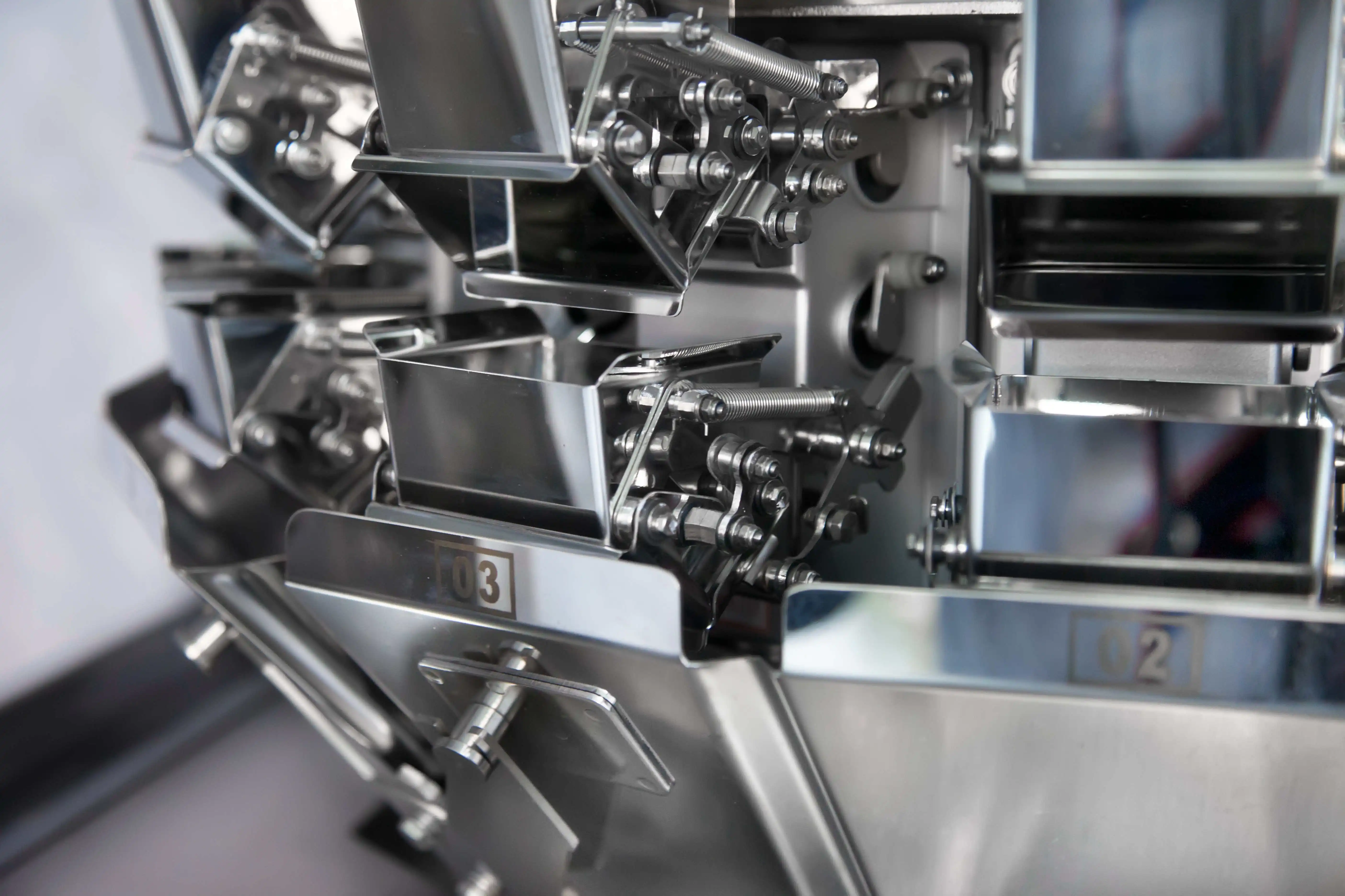 ماكينة وزن أوتوماتيكية متطورة ذات 14 رأسًا ومتعددة الرؤوس عالية الدقة وجسيمات صغيرة وتقطيعها