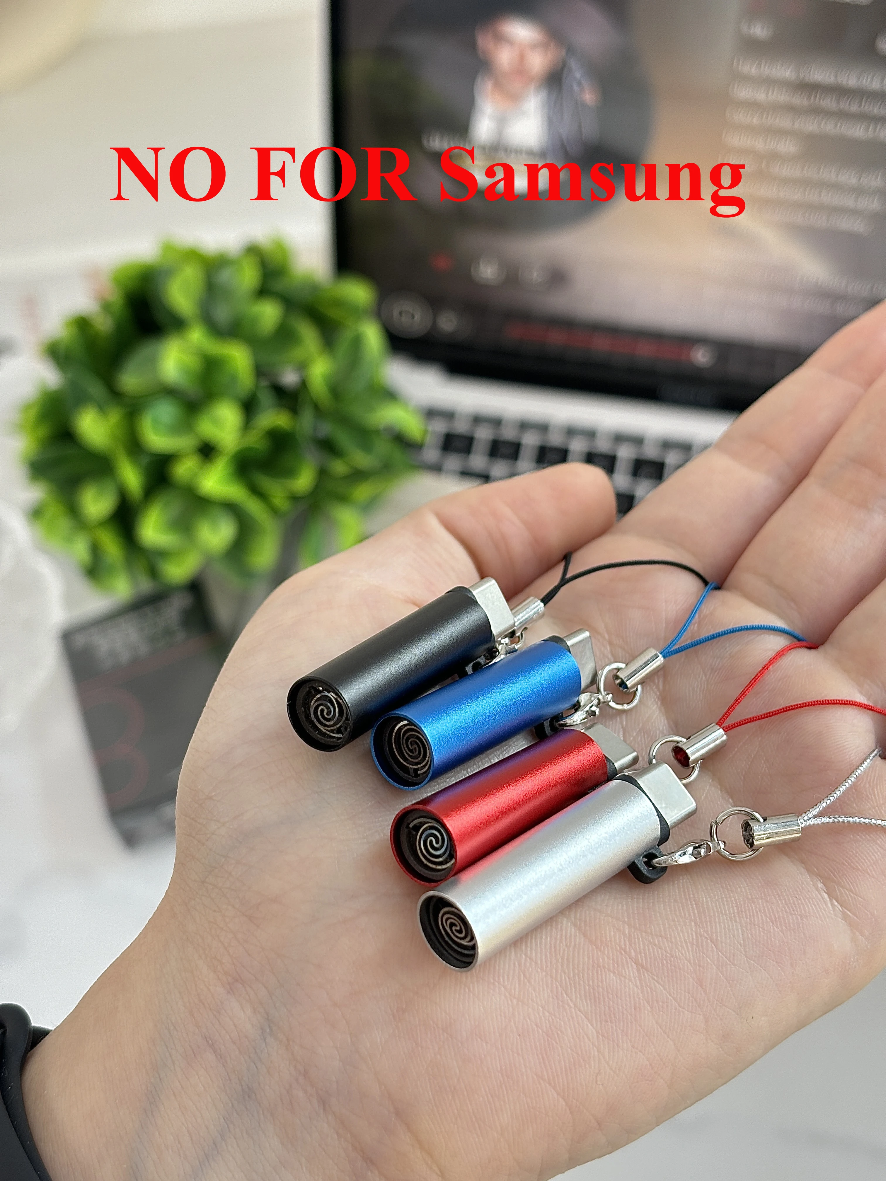 ولاعة سجائر صغيرة من النوع C ولاعة سجائر صامتة لاسلكية يمكن حملها على الطائرات بدون بطاريات ولاعة سيجار