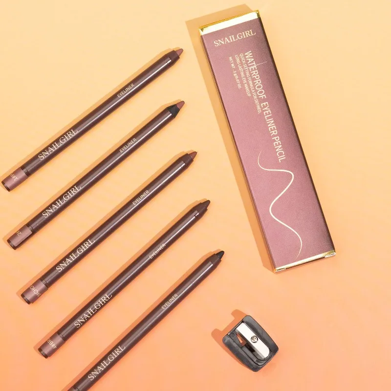 قلم تحديد عيون 7 ألوان مع مبراة قلم رصاص |   نسيج ناعم |   لمسة نهائية مطفية |    طويلة الأمد، مقاومة للماء، ومقاومة للتلطخ