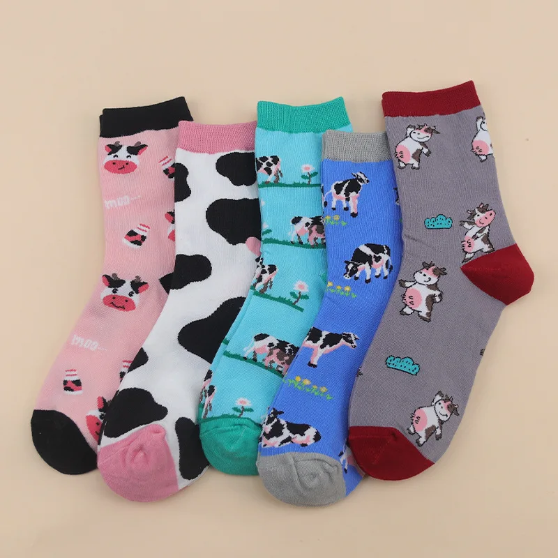 1/5 Paar süße Kuh-Cartoon-Tier-Mid-Tube-Socken, Frühlings- und Herbst-Stile, unmatige und verspielte, lässige und vielseitige Damensocken