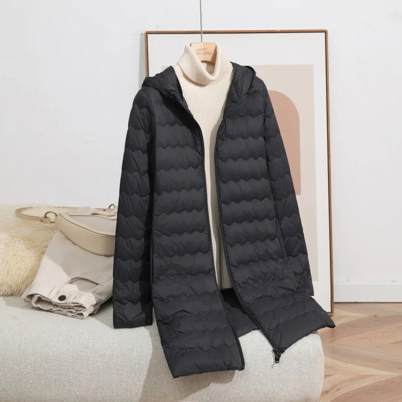 Mittellange Herbst- und Winter-Daunenjacke mit Kapuze für Damen, 2025, neue einfache Wellenlinie, modische Pendlerjacke, warme Jacke