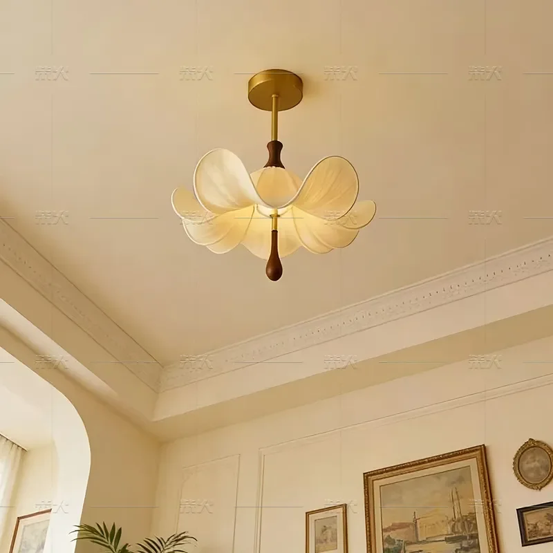 French Retro Petal Chandelier Antique Style Ceiling Light for Living Room Bedroom Dining Area Designer Decorative Fixture