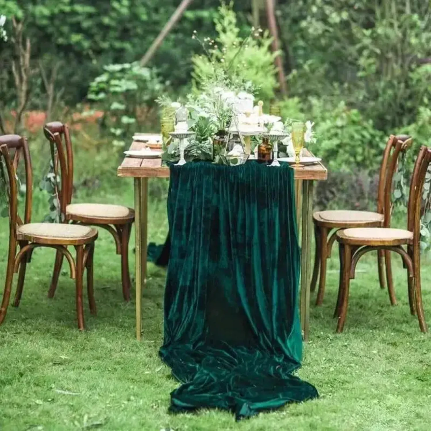 Luxurious Deep Green Velvet Table Runner - Soft Fabric, 75x300CM Overlay for Wedding Tables, Elegant Room Decor Piece Runner