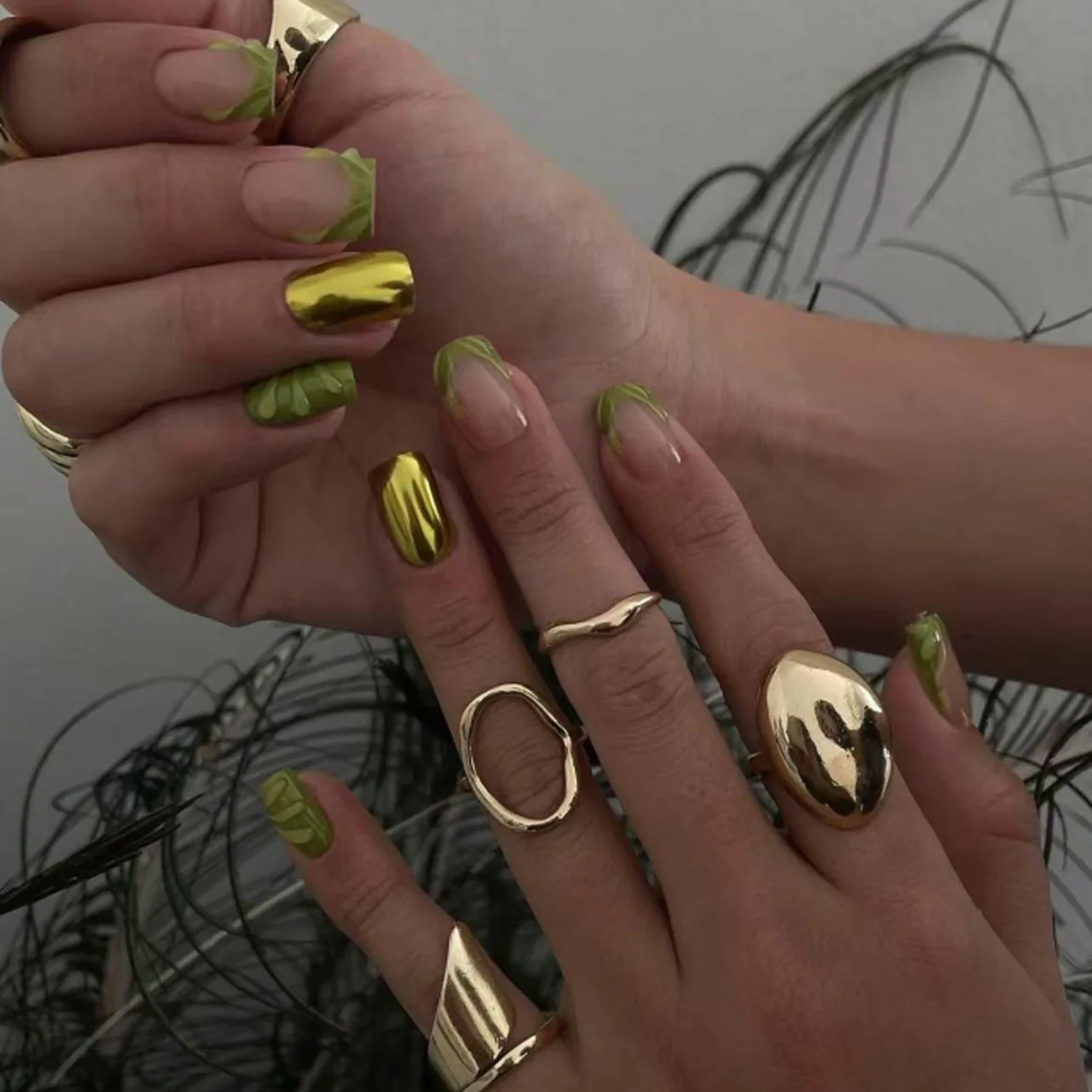 

24Pcs Short Square Press on Nails - French Tip Design with Metallic Gold Base and 3D Green Water Droplet Border