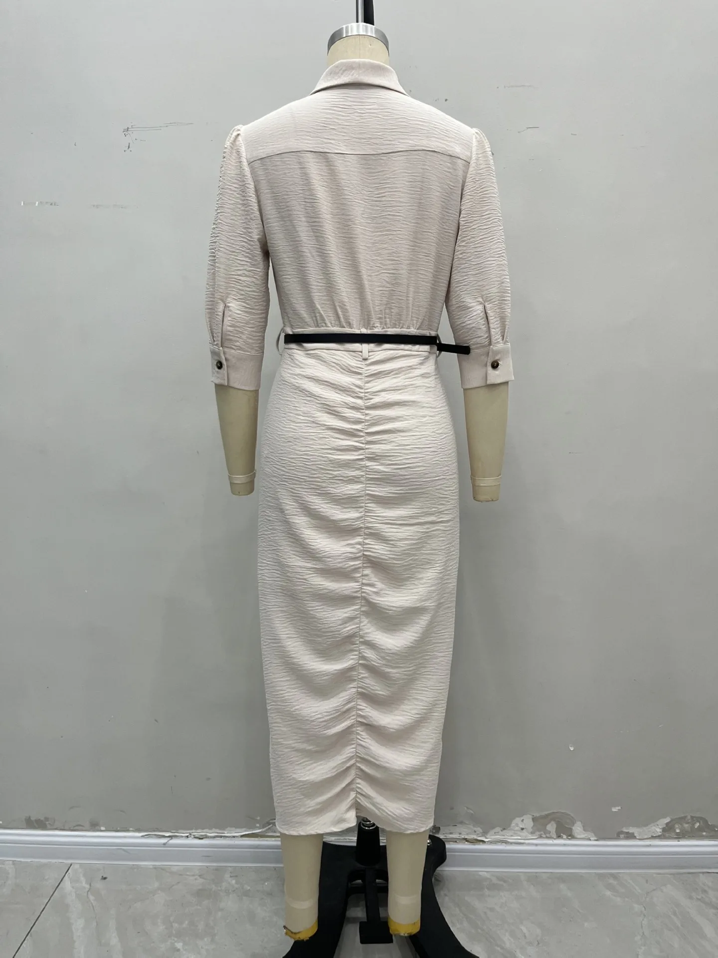 Sukienka koszulowa damska z krótkim rękawem, plisowana, z paskiem, na wiosnę i lato, elegancka, wyszczuplająca, w stylu biznesowym, modna.