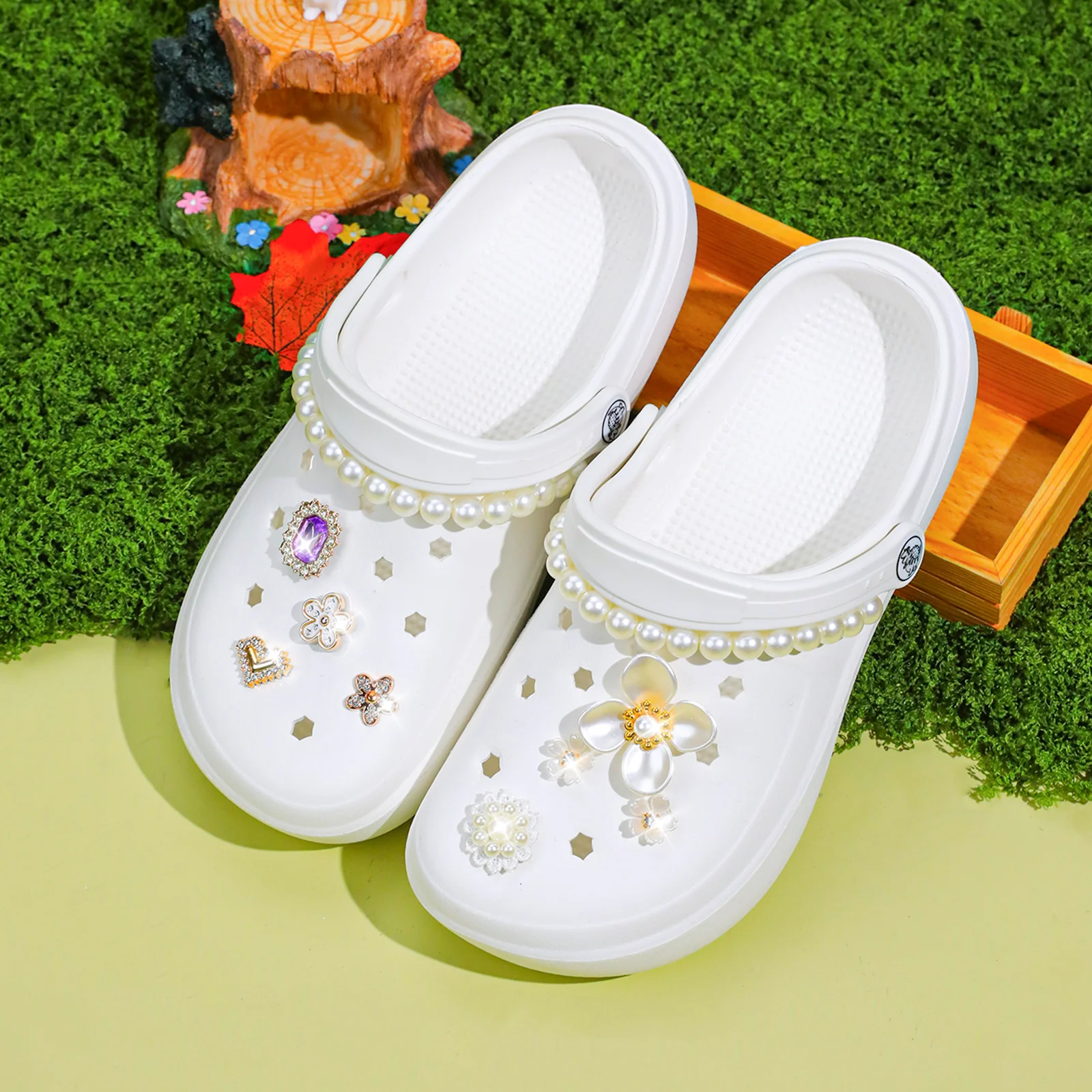 

Fashion ladies' clogs outdoor and indoor, Lightweight Two-way Wear Garden shoes, Comfortable Women's Non-slip Beach shoes 666