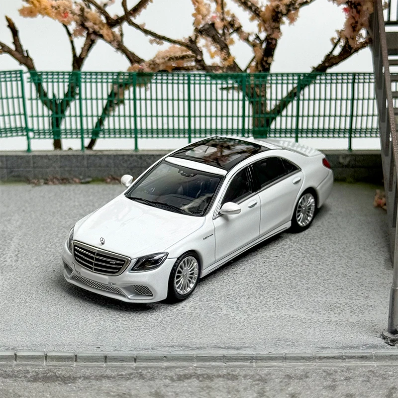 

Литье под давлением в масштабе 1:64, сплав Benz S65 W222, белая Игрушечная машина, модель автомобиля для представлений, коллекционный дисплей, детские подарки, игрушечные сувениры