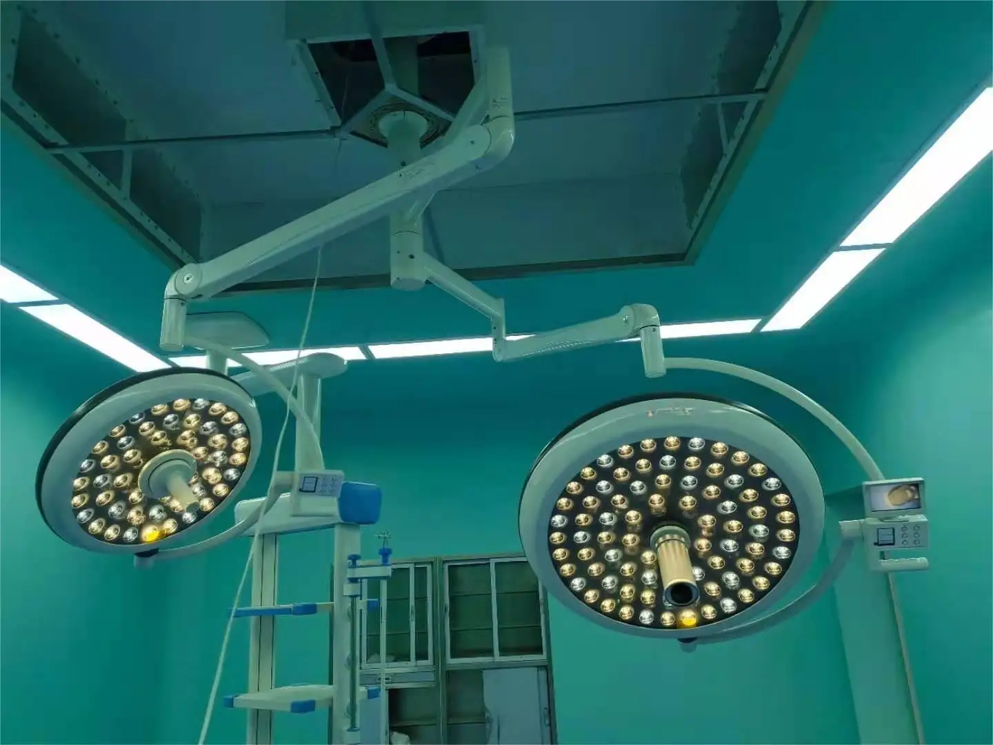 SRC-750 병원 수술실용 LED 천장형 수술등, 수술실용 행잉 램프