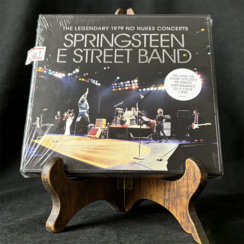CD Este é o álbum ao vivo com o título de "The Legendary 1979 No Nukes Concerts" da lenda do rock americano Bruce Springsteen & The E