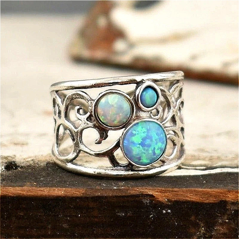 Retro Hand Carved Textured Inlaid Synthetic Turquoise Hollow Ring for Women Elegant Exquisite Banquet Jewelry Accessories Crafts