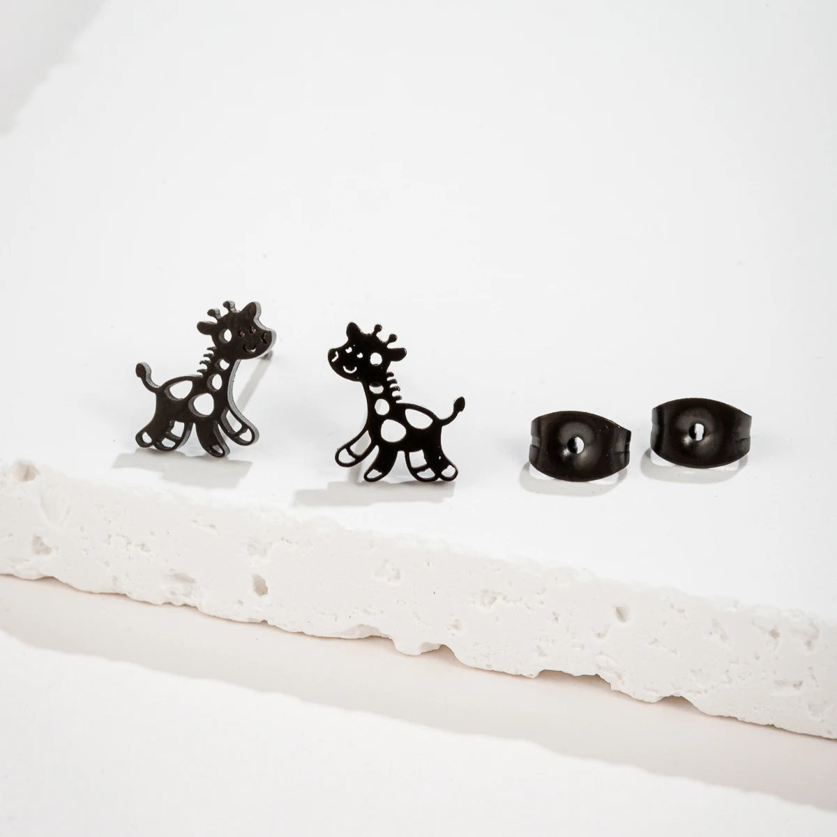 Gold color woman stainless steel earrings delicate animal giraffe Tragus piercing multiple earrings fashion jewelry party gifts
