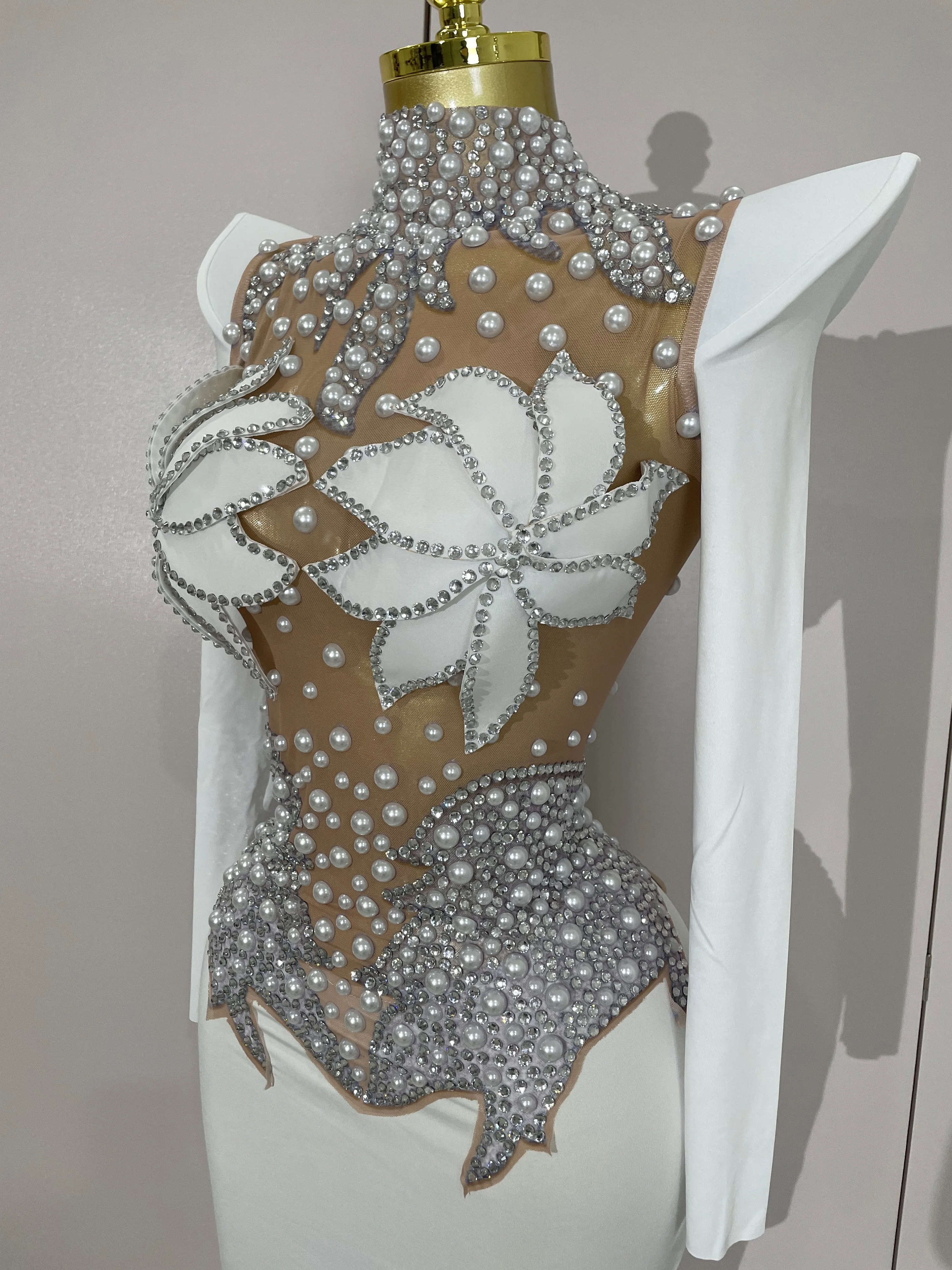 فاخر سباركلي الماس لؤلؤة بيضاء انظر من خلال شبكة فستان طويل المرأة الزفاف مساء حفلة مرحلة الأداء التقاط الصور فستان