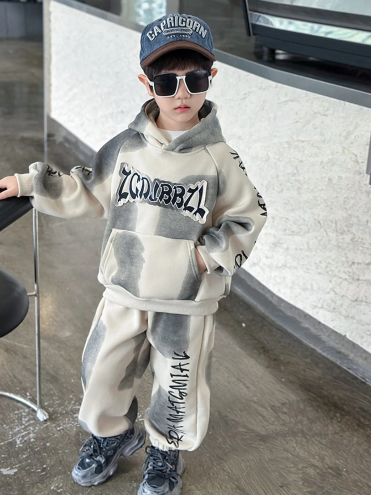 

Утепленный флисовый комплект спортивной одежды с вышивкой и шнурком для мальчиков, осенне-зимний, свободный крой, тай-дай, толстовка и брюки, две части