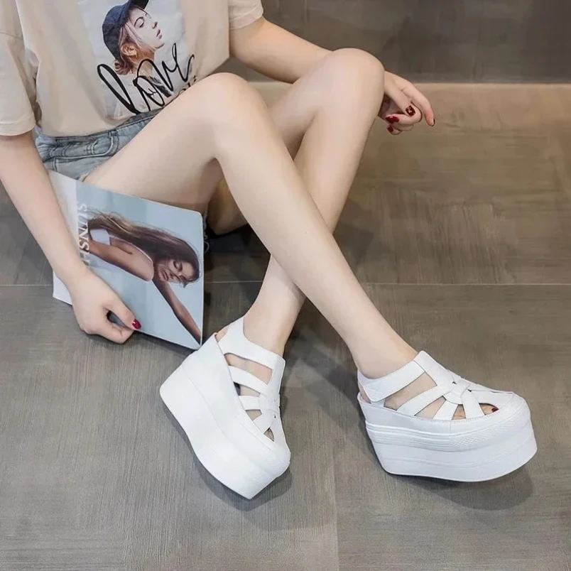 

Новинка 2023 года, женские сандалии 11 см, удобная обувь с пряжкой, модная летняя женская дышащая обувь на платформе с круглым носком и танкеткой на высоком скрытом каблуке