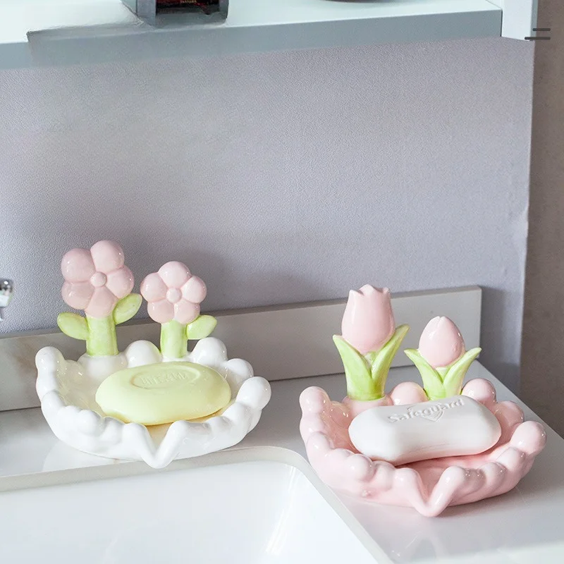 Cute Flower Ceramic Soap Dish Drainable Household Creative Light Luxury Soap Holder for Wash Stand Decoration Room Decoration