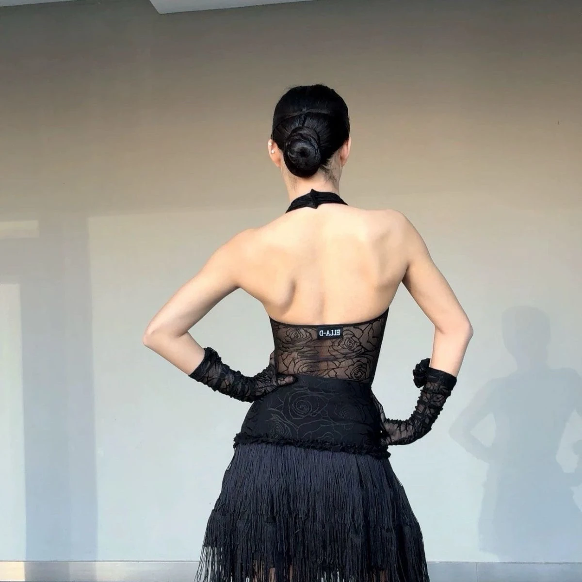 2025 Abito da ballo latino estivo per ragazze Gonne al collo appese Cha-cha Samba Rumba Costume da ballo per bambini